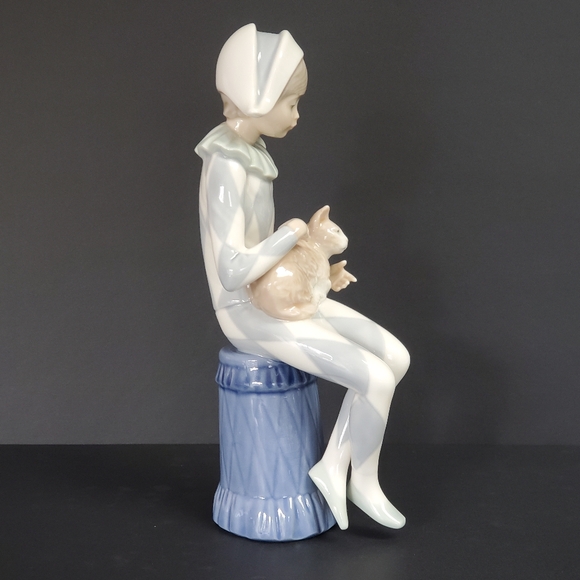 NAO by Lladró Figurine Harlequin with Cat Porcelain Figurine - Picture 3 of 12